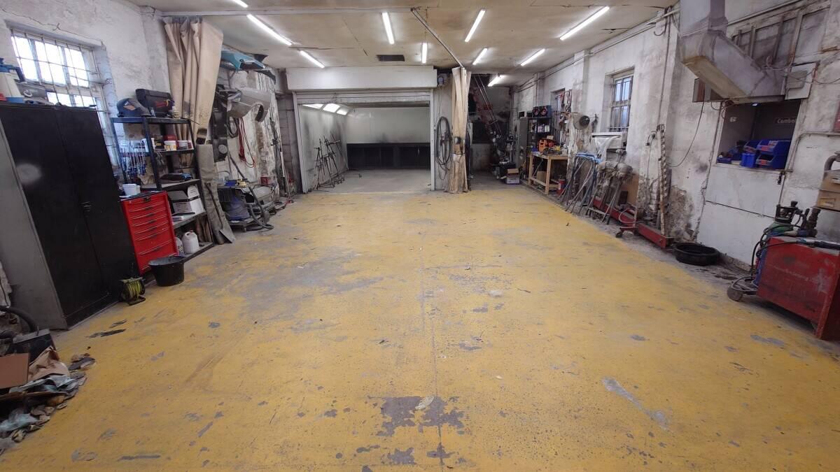 Interior of the body repair workshop
